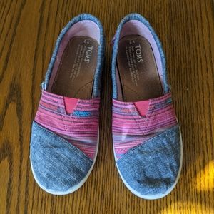 Girls Boho style Toms